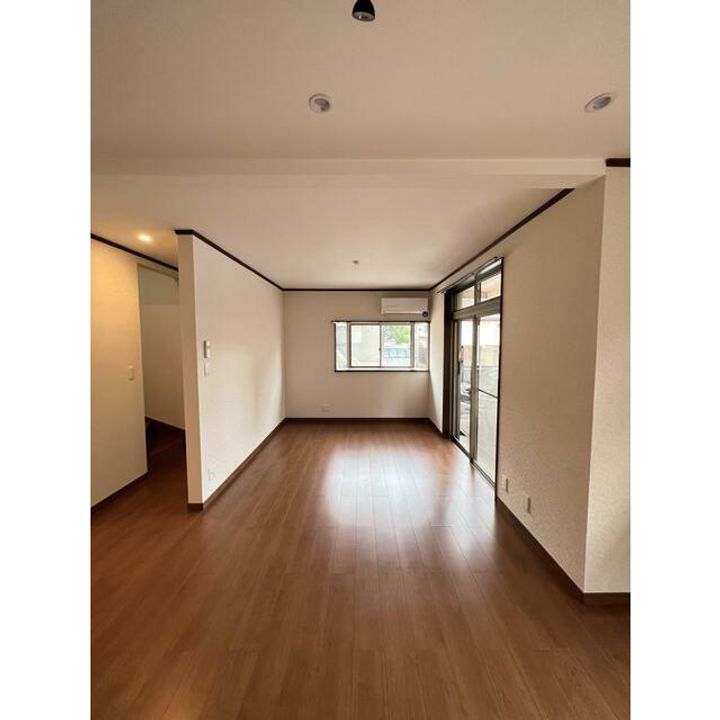 神奈川県横浜市旭区川島町(一戸建)の賃貸物件の居間