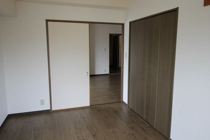 大阪府豊中市上新田4(マンション)の賃貸物件の玄関