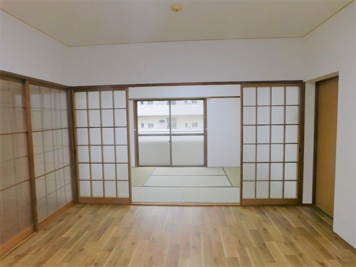 宝洞山ハイツの居間