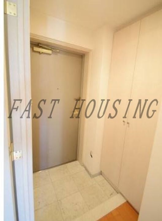 東京都新宿区左門町(マンション)の賃貸物件の玄関