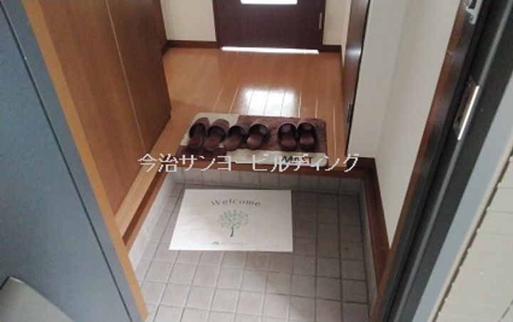 ディアスしまなみB棟の玄関