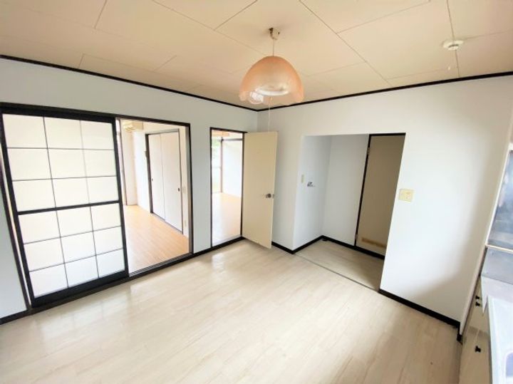 千葉県東金市南上宿(アパート)の賃貸物件の居間