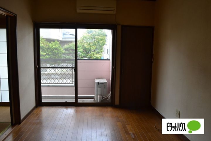 スターパレス高桜の居間