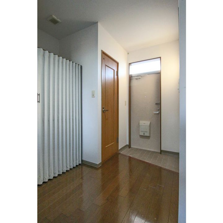 ワンルーム花房の玄関