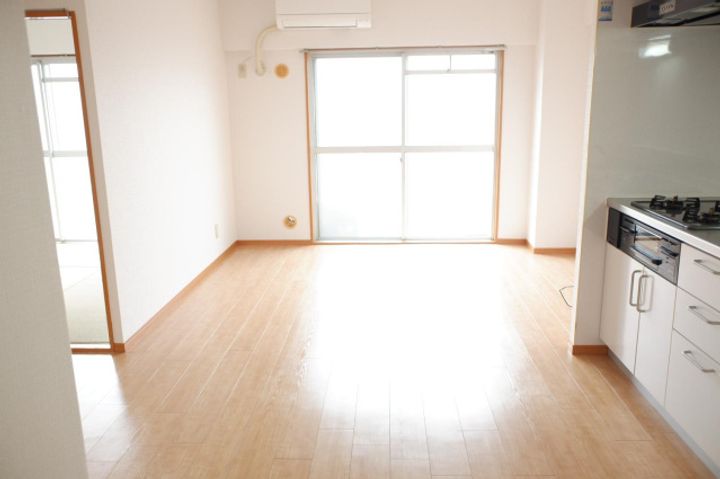 コーポラスらんの居間