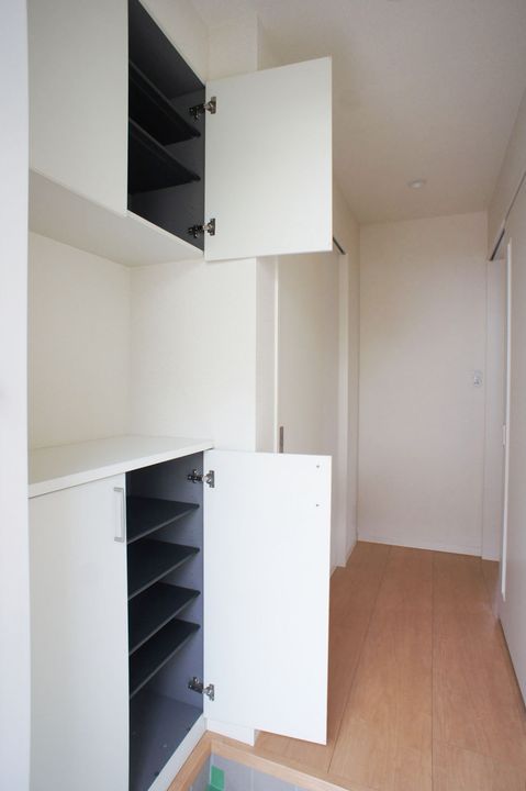 モンスリベルの玄関