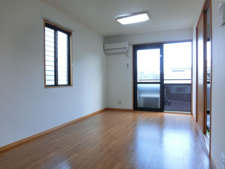 沖縄県沖縄市安慶田5(アパート)の賃貸物件の居間