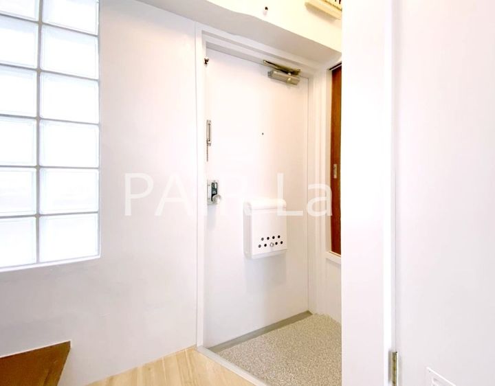 ビレッジハウス書写台1号棟の玄関