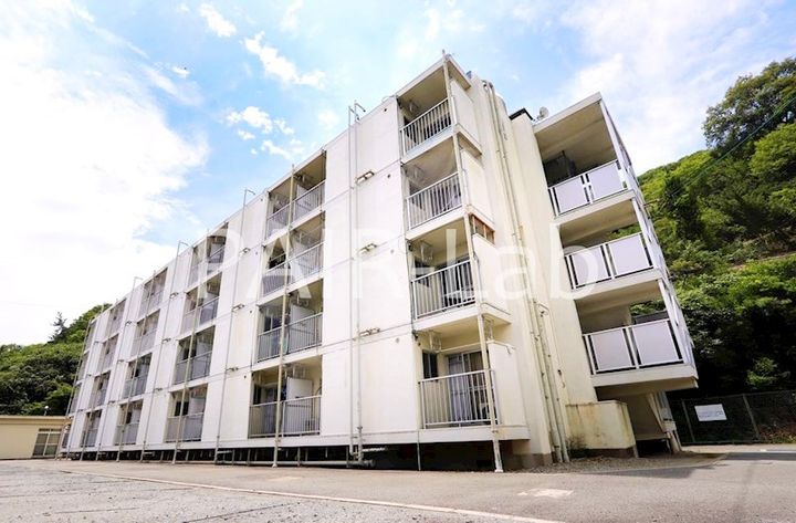 ビレッジハウス書写台1号棟の外観