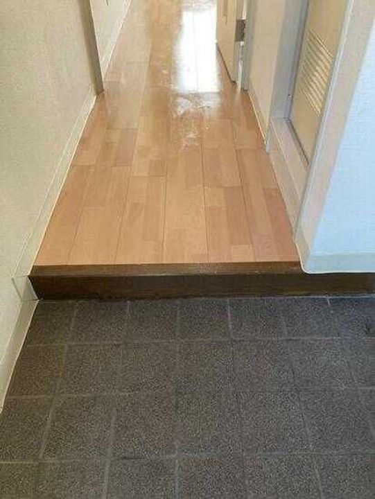 東京都世田谷区松原5(マンション)の賃貸物件の玄関