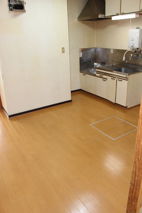 光ハイツの居間