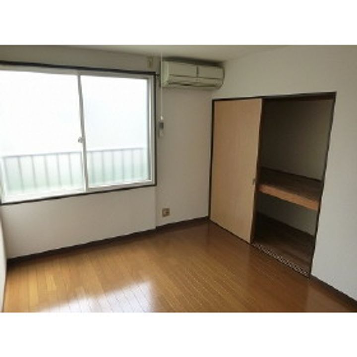 レジデンスササキAの居間