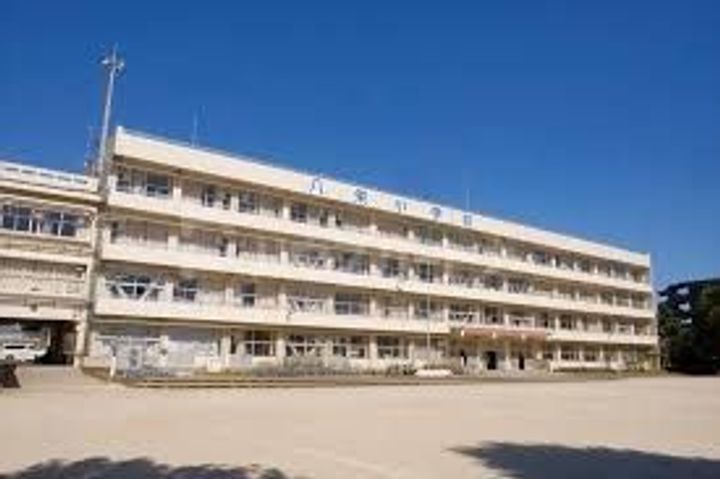 リブリ・アゼリアの周辺