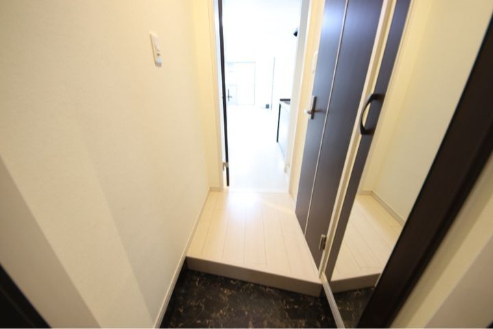 兵庫県尼崎市次屋1(マンション)の賃貸物件の玄関