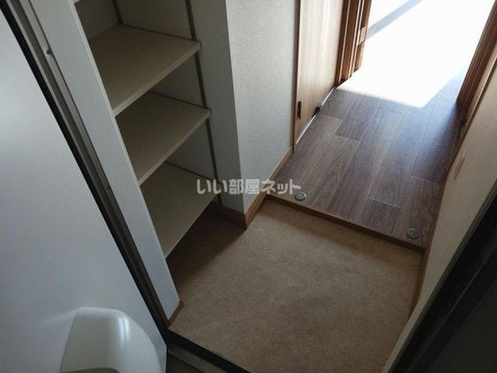 メリディアン岩沼弐番館の玄関