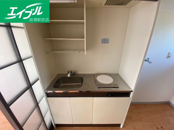 アドナイ・イルエのキッチン