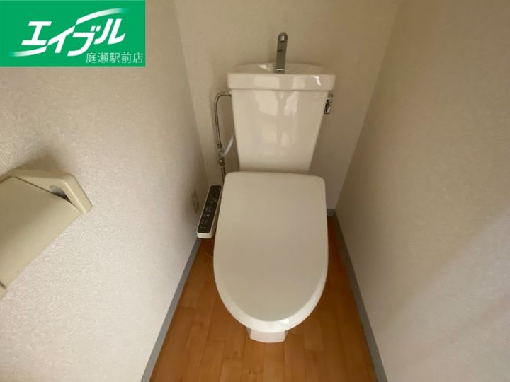 アドナイ・イルエの内装