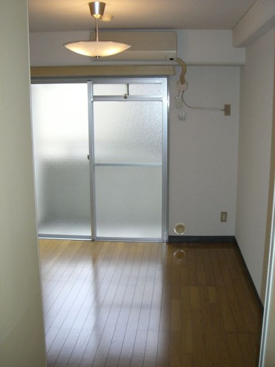 メゾン南橋本の居間