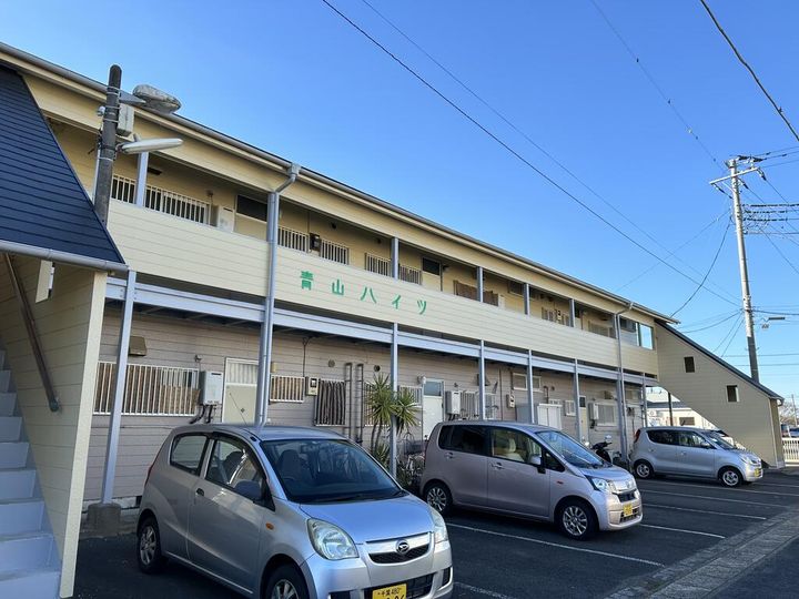 青山ハイツの外観