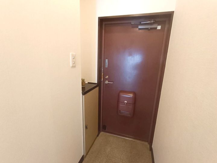 広島県広島市東区戸坂千足1(マンション)の賃貸物件の玄関