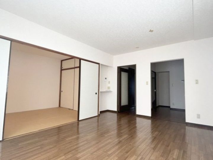 シャルム春日部の居間