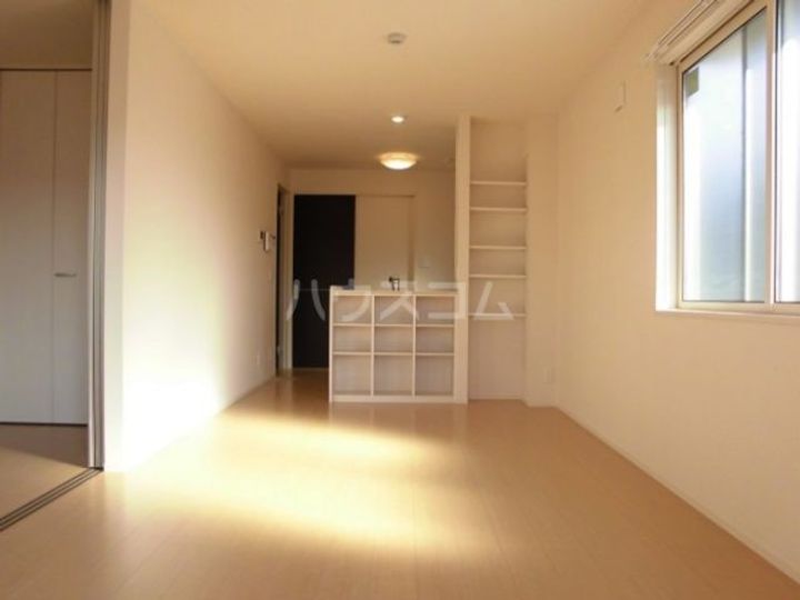 パークドオートム Aの居間