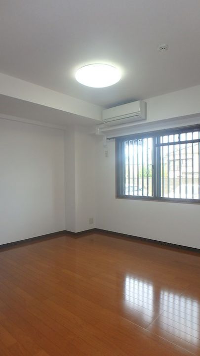 異人池コートの内装