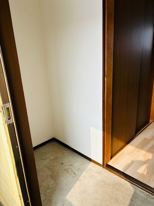 リバティ川先の内装