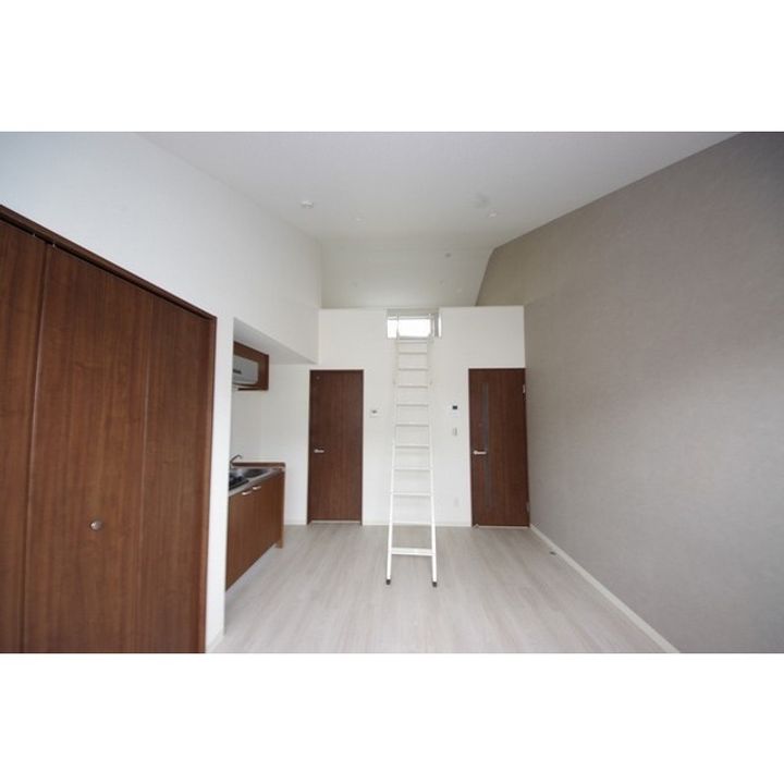 GARAGE-ACEIIの居間