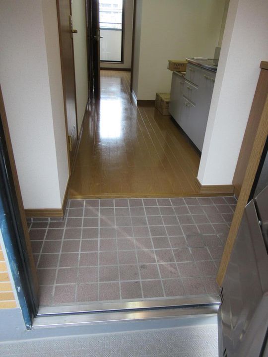 センチュリー五番館の玄関