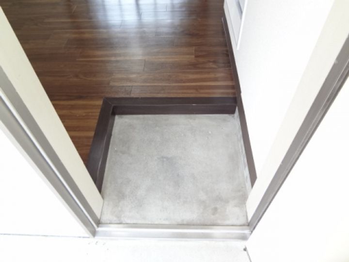 滋賀県米原市西山(アパート)の賃貸物件の玄関