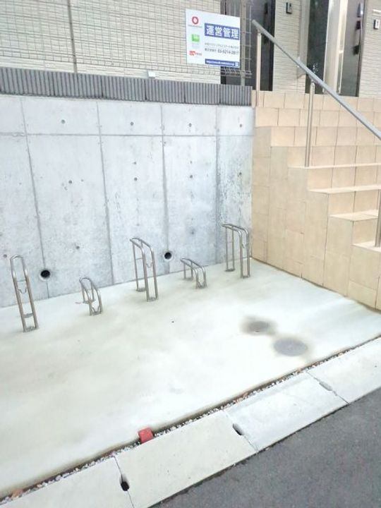 オスト六浦の地図