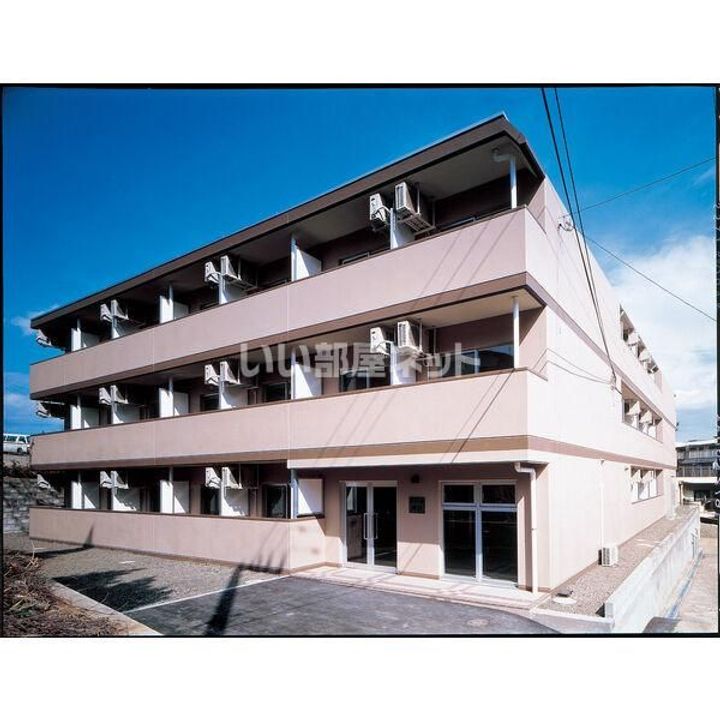 ドミール向山の外観