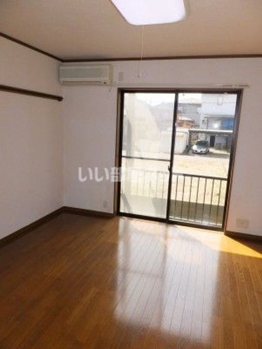 新潟県長岡市寿3(アパート)の賃貸物件の居間