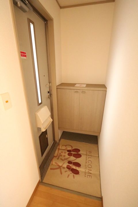 リヴィエールAの玄関