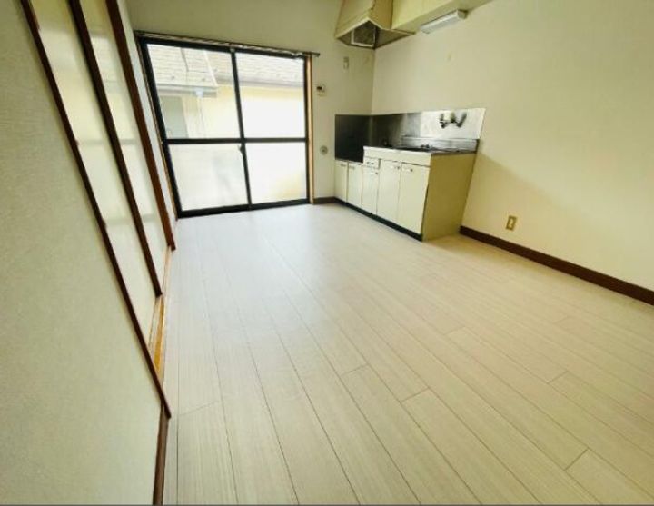 ハイツ花梨の居間