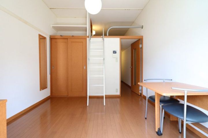 大阪府守口市八雲西町4(アパート)の賃貸物件の居間