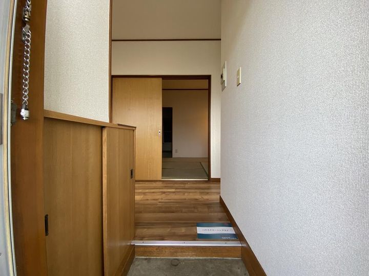 東ハイツの玄関