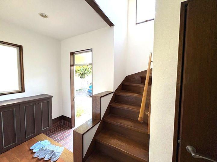 神奈川県逗子市桜山8(一戸建)の賃貸物件の玄関