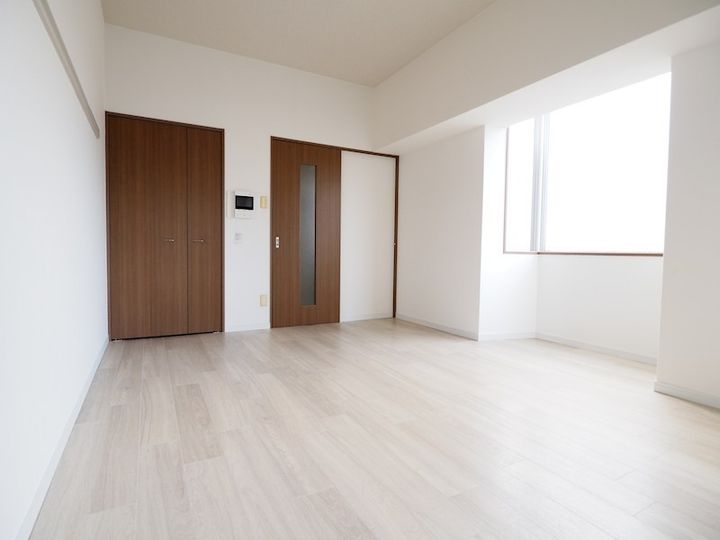 リード室町の居間
