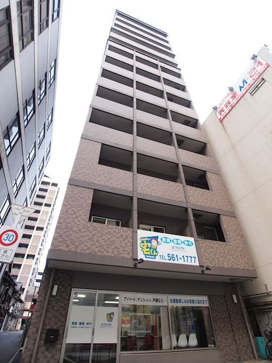 リード室町の外観