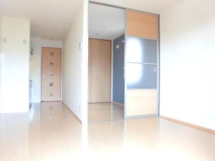 埼玉県三郷市早稲田1(アパート)の賃貸物件の居間