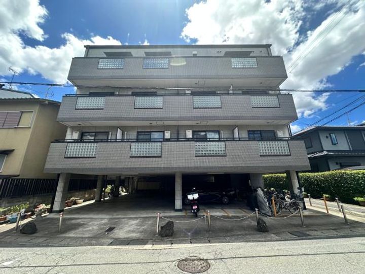 エスポワール西京極の外観