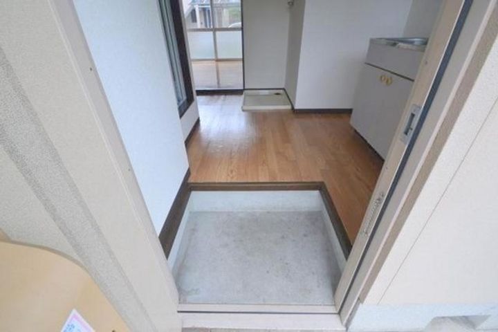 コーポ本水の玄関
