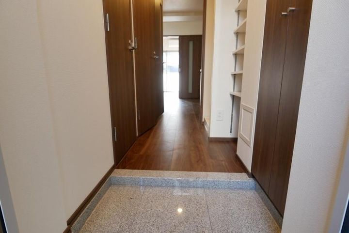 東京都新宿区山吹町(マンション)の賃貸物件の玄関