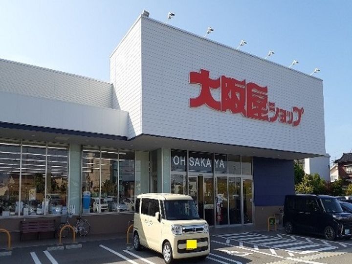 ラーレ Wの周辺