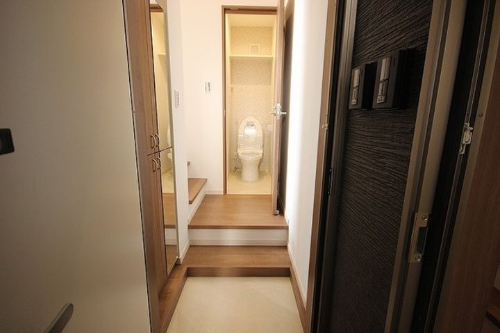 CB和白ソリエボの玄関