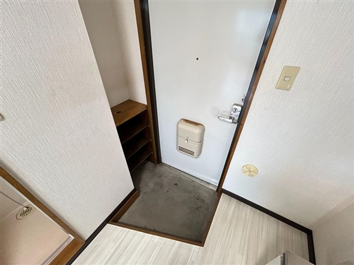 静岡県沼津市本松下(マンション)の賃貸物件の玄関