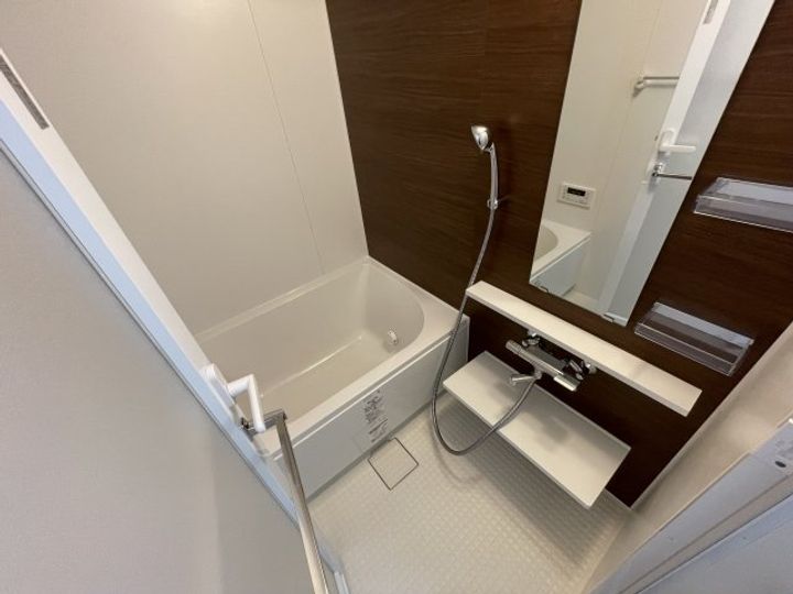 Noiret Blanc 並木の風呂