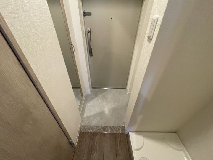 Noiret Blanc 並木の玄関